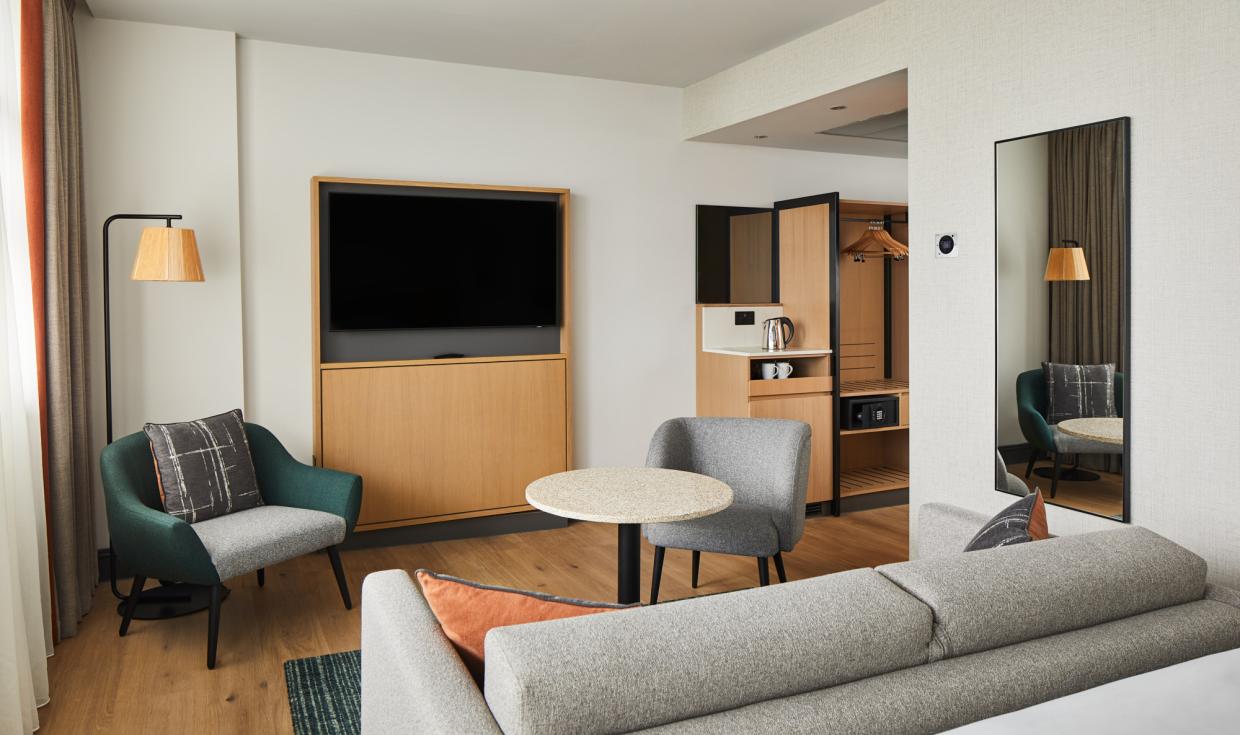 Marriot Piccadilly Deluxe King Room.jpg